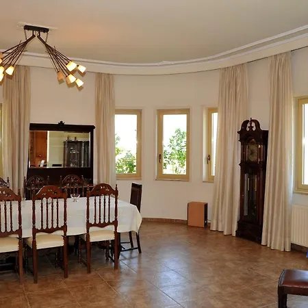 וילה The Waterfall Estate By Maria קאלאבאקה